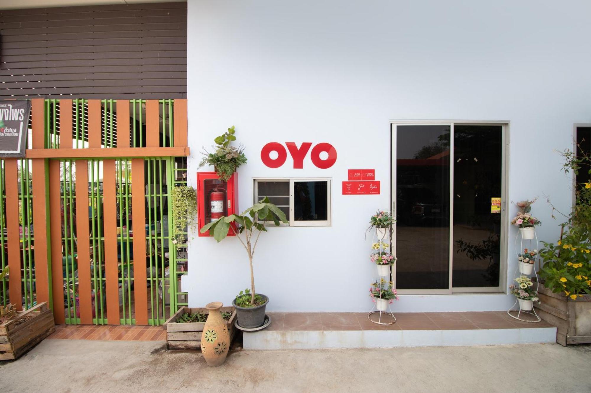 Oyo 644 Pong Pai House Hotel Bangkok Kültér fotó