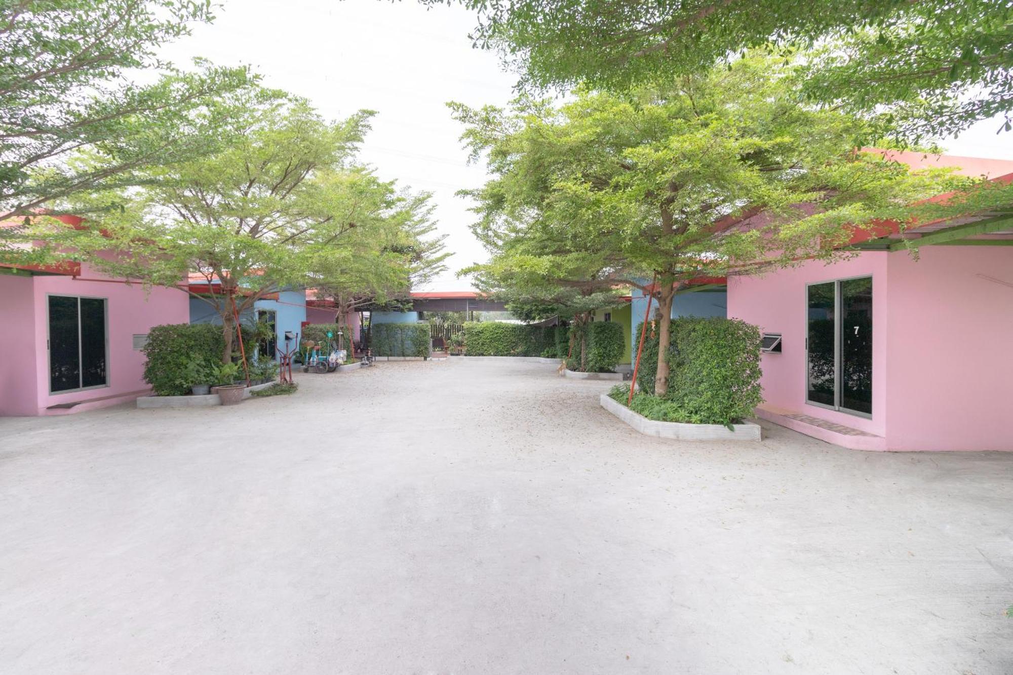 Oyo 644 Pong Pai House Hotel Bangkok Kültér fotó