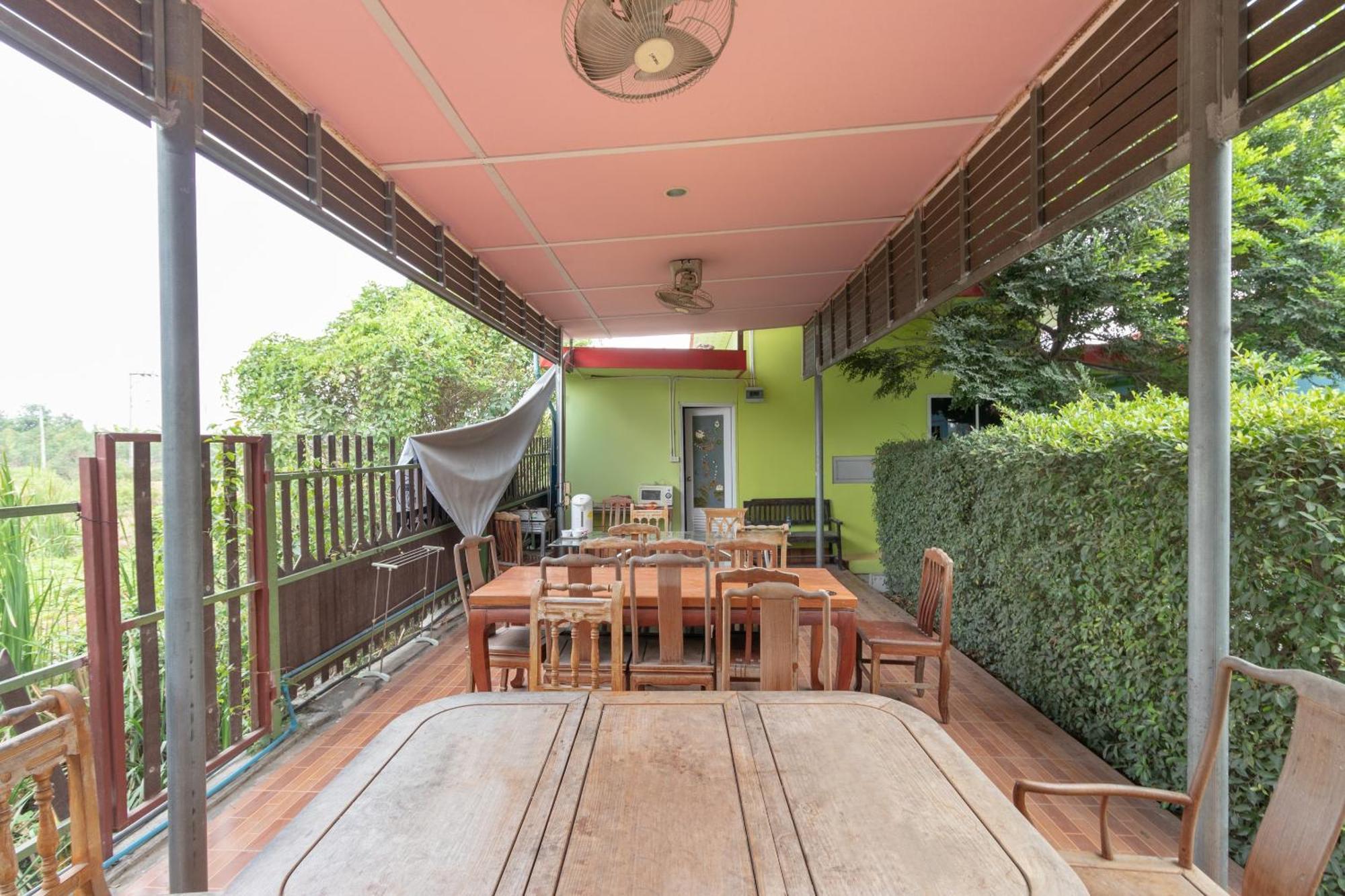 Oyo 644 Pong Pai House Hotel Bangkok Kültér fotó